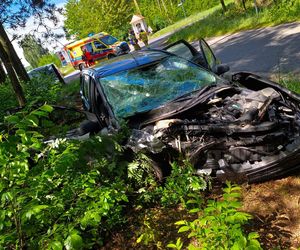 Groźny wypadek w Bobrownikach. Trzy osoby trafiły do szpitala, na miejscu lądował śmigłowiec LPR