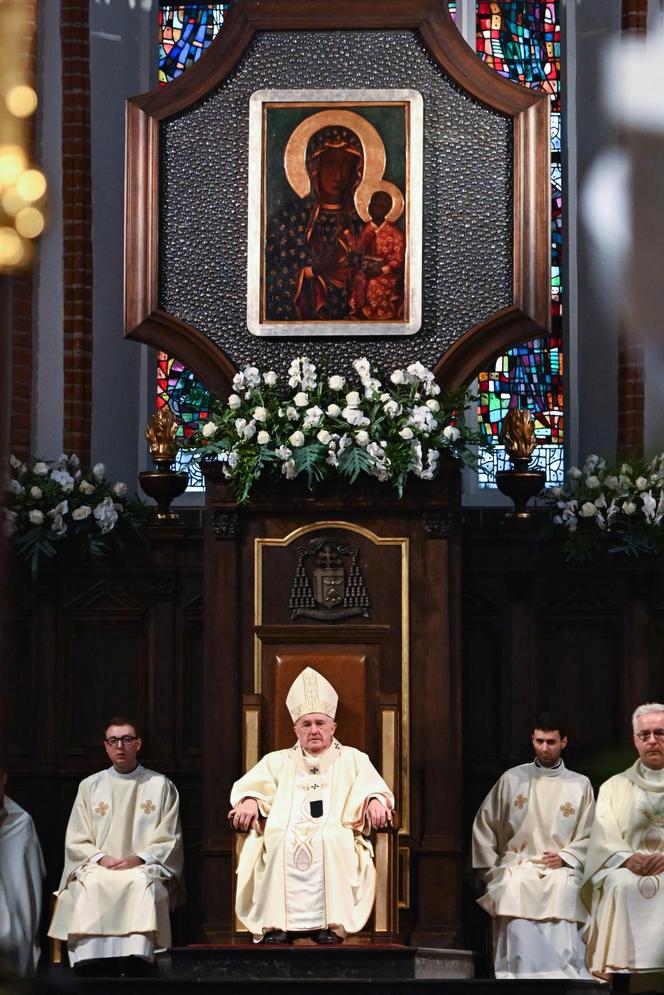 Msza święta w bazylice archikatedralnej św. Jana Chrzciciela na Starym Mieście