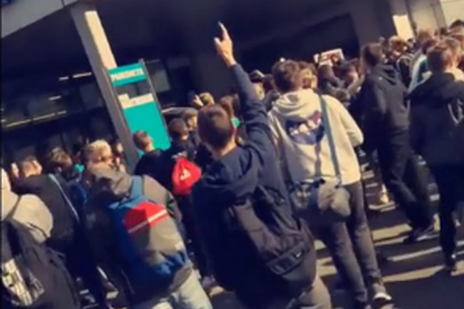 Protest zielonogórskich uczniów w jednym z supermarketów