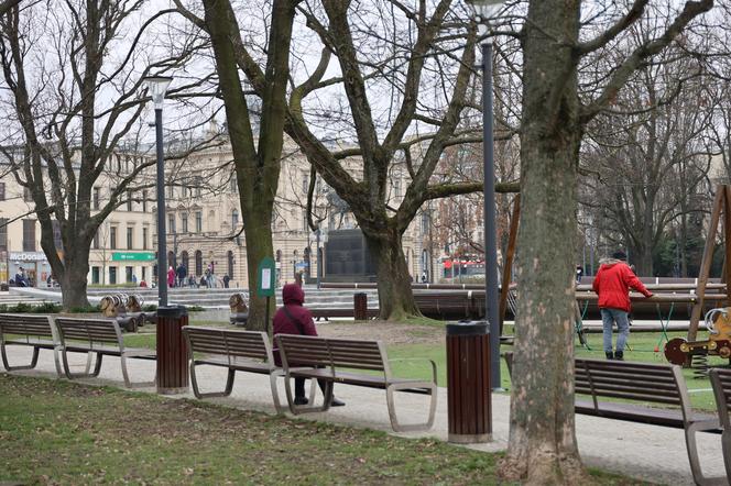 Spacer po centrum Lublina. Czy w mieście czuć już wiosnę?