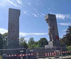 Pomnik szubienic w Olsztynie. Nawrocki i Kaczyński chcieli go zburzyć