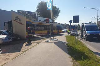 Łódź. Groźny wypadek autobusu MPK na Rzgowskiej! Kierowca zasłabł FOTO, WIDEO