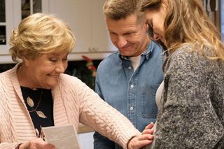 M jak miłość odc. 1855. Paweł (Rafał Mroczek), Franka (Dominika Kachlik), Barbara (Teresa Lipowska)