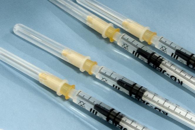 szczepionki strzykawki covid