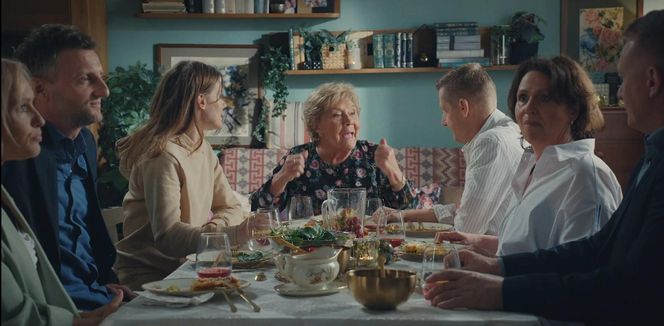 M jak miłość odc. 1881.Paweł (Rafał Mroczek), Franka (Dominika Kachlik),Barbara (Teresa Lipowska), Marysia (Małgorzata Pieńkowska),Rogowski (Robert Moskwa), Bartek (Arkadiusz Smoleński), Dorota (Iwona Rejzner)