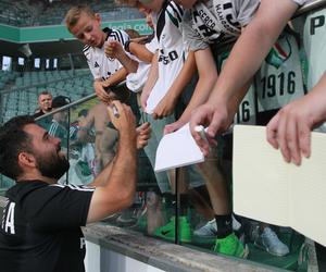 Legia z hukiem rusza po tytuł. Warszawski klub z wielką pompą zaprezentował kadrę na nowy sezon