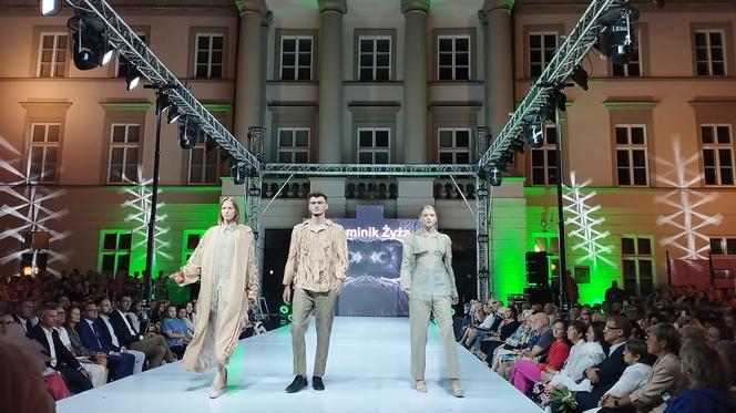 RADOM FASHION SHOW