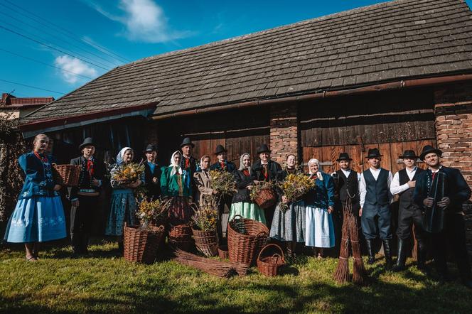 Wesele z przełomu XIX i XX wieku w rekonstuowanych strojach - unikalny projekt Zespołu Regionalnego Magurzanie