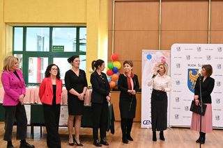 Ruda Śląska walczy z wykluczeniem menstruacyjnym. W szkołach pojawiły się Różowe Skrzyneczki