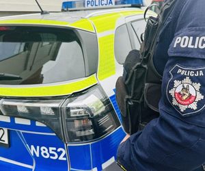 Na widok policjantów zaczęli się nerwowo zachowywać. Mieli powody, by unikać spotkania ze stróżami prawa