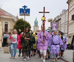 Lubelska Piesza Pielgrzymka na Jasną Górę 2024. Pątnikom deszcz niestraszny!