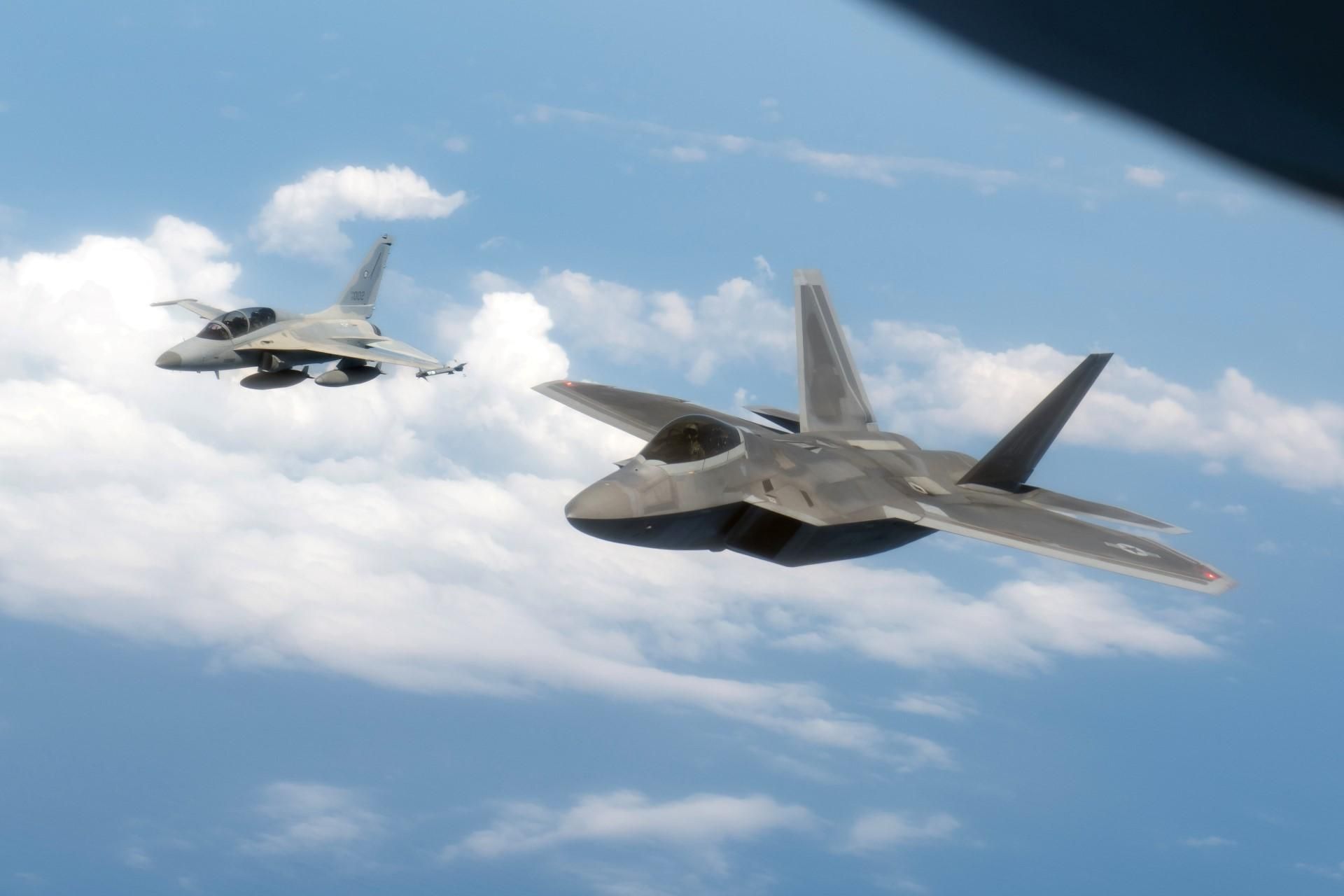 FA-50 i F-22. Ćwiczenia Cope Thunder 23