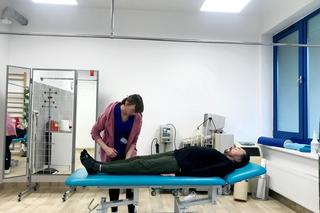 Stan Borys uczy się chodzić