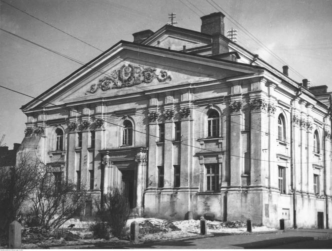 Zamość: Niemiecki "dom żołnierza" 1942 rok/ obecnie Kościół Zwiastowania NMP – barokowy kościół franciszkanów w Zamościu