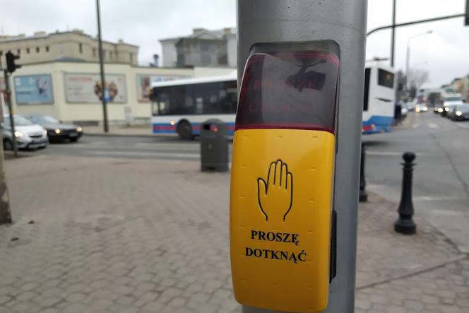 Przyciski  przy przejściach dla pieszych w Siedlcach są w tym tygodniu stopniowo przywracane do użytku