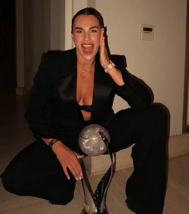 Aryna Sabalenka z pucharem