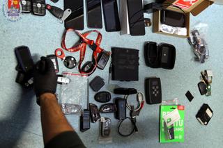 Złodziej samochodów z maską zatrzymany! Był poszukiwany, wpadł w centrum Warszawy