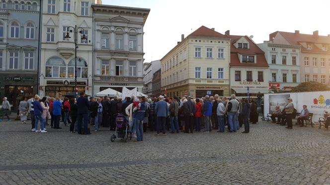 Protest mieszkańców ADM w Bydgoszczy. Ich czynsz to 10,80 zł za m2