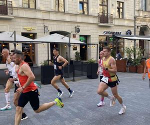 Rossmann Run 2025. Tłumy biegaczy wzięły udział w biegu ulicą Piotrkowską