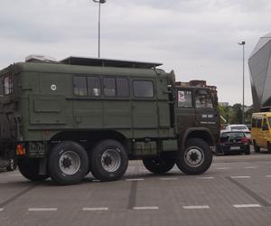 Niesamowite auta zaparkowały w Bydgoszczy! Zobacz zabytkowe STARy [ZDJĘCIA]