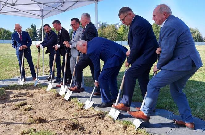 Wbito symboliczne łopaty pod budowę budynku w Zamościu. Powstanie tam biurowiec klasy A