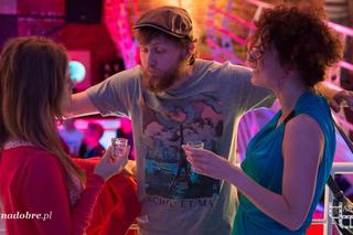 Na dobre i na złe odc. 567. Klaudia (Julia Wyszyńska), Ola (Anna Karczmarczyk)