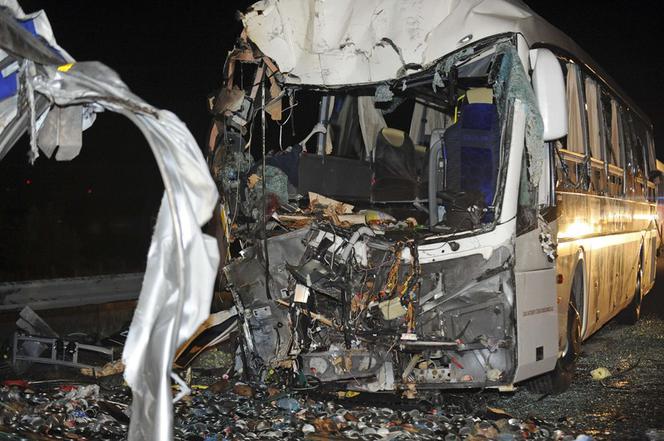 Węgry: Zderzenie autobusu i dwóch ciężarówek. 51 rannych