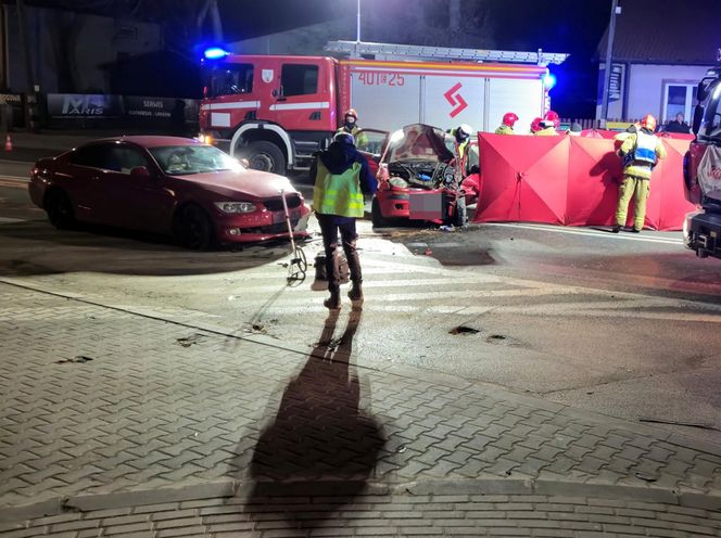 Bełchatów. Śmiertelny wypadek na ul. Wojska Polskiego. 47-latek zginął w zderzeniu z BMW [ZDJĘCIA]