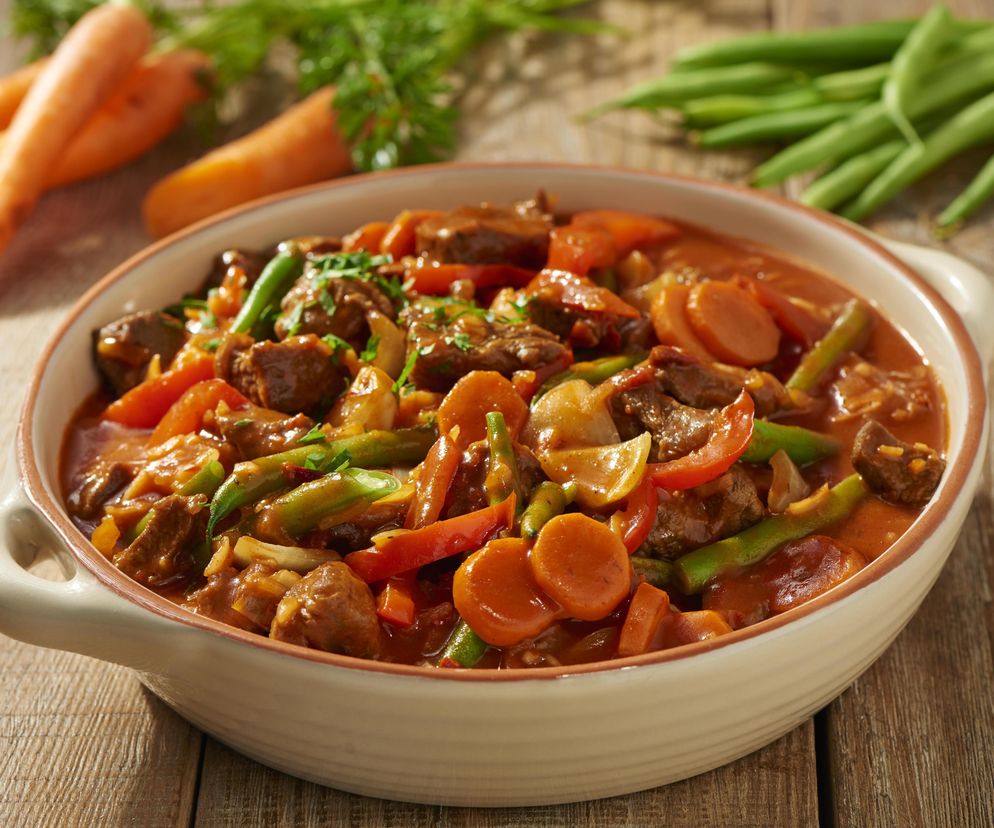 Jakie warzywa jeść we wrześniu? Przepis na gulasz z warzywami