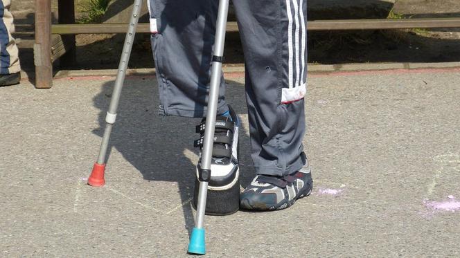 Wnioski o przyznanie dofinansowania przyjmuje Sekcja ds. Rehabilitacji Społecznej Osób Niepełnosprawnych  MOPR