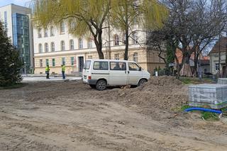 Modernizacja placu Słowiańskiego w Zielonej Górze. Jak przebiegają prace?