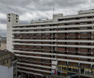 Titanic w centrum Wrocławia. Szesnastopiętrowy galeriowiec przy Powstańców Śląskich to jeden z największych molochów we Wrocławiu