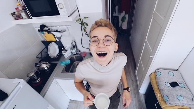 Poznań: 9-metrowa kawalerka kosztuje ją 1000 zł! Jak tam żyć? "Lodówki używam jako stolika"