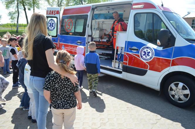 Przedszkolaki z Jastrzębi mieli spotkanie z ratownikami medycznymi