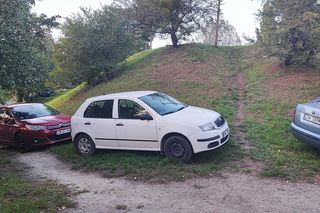 Wrocław. W obawie przed wielką wodą mieszkańcy przestawiają samochody na Górkę Słowiańską 