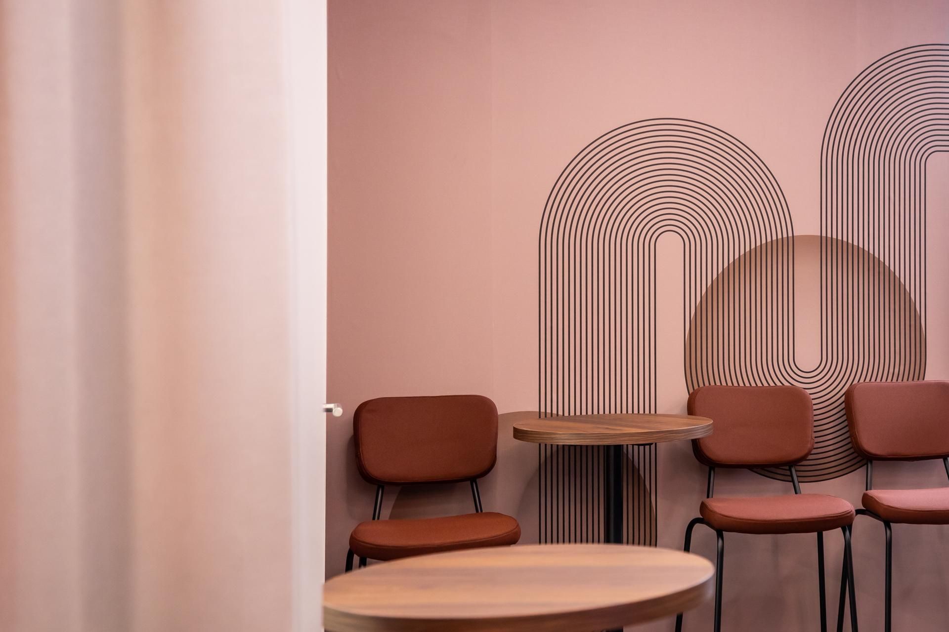 Wnętrza odnowionej "Cepelii" w Warszawie