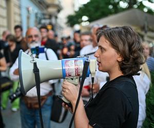 Protest pod kinem w Krakowie