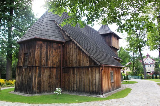 To dawna wieś szlachecka w Małopolsce. Kiedyś należała do zakonników z Krakowa