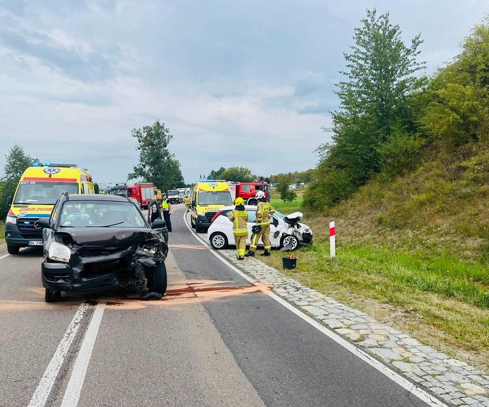 Zablokowana DK64 w Elżbiecinie pod Łomżą. Doszło tam do wypadku, trzy osoby trafiły do szpitala!