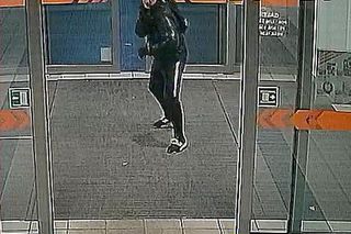 Zaatakował pracownika kantoru. Jest poszukiwany! Rozpoznajesz go?