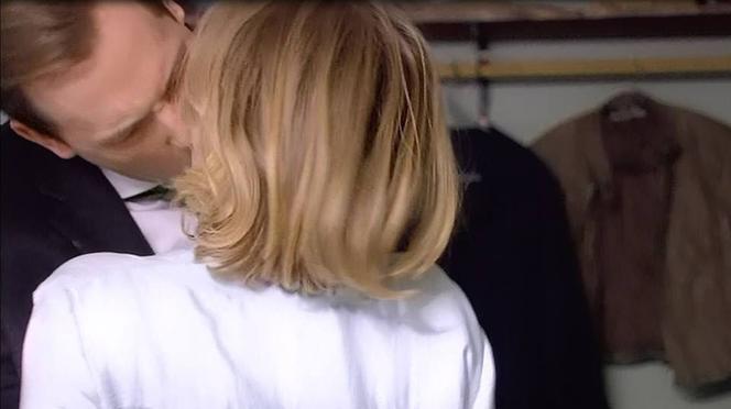 O mnie się nie martw 2 sezon odc. 4. Marcin Kaszuba (Stefan Pawłowski), Iga Małecka (Joanna Kulig)