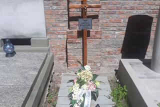 Pochował siostrę w swoim grobie