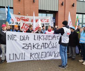Pracownicy Zakładu Linii Kolejowych pikietowali w Siedlcach! Poparli ich siedleccy radni
