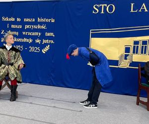Pierwsza Dama uczciła z uczniami 100 lat od nadania imienia Stefana Batorego Szkole Podstawowej w Liwie