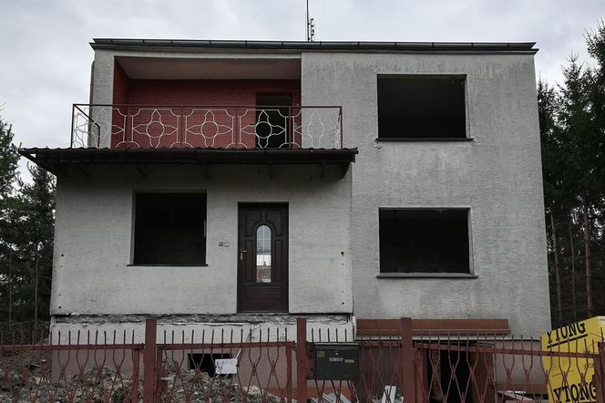 Stara kostka na nowo. Królują tu biel, drewno i czerń
