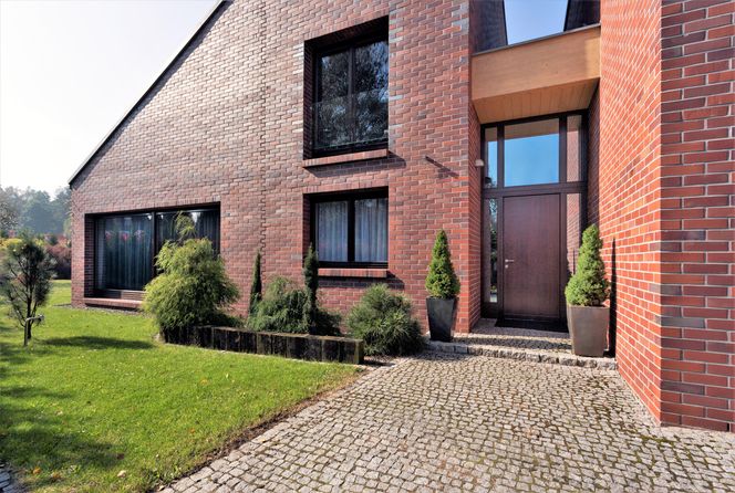 Inspiracją dla tyskiego domu były architektura holenderska oraz śląskie familoki