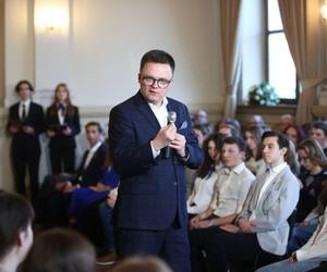 Młodzież pójdzie głosować? Szymon Hołownia chce obniżenia wieku wyborczego