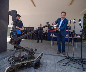 Pluszowe misie przekazane policji przez Rzecznika Praw Dziecka