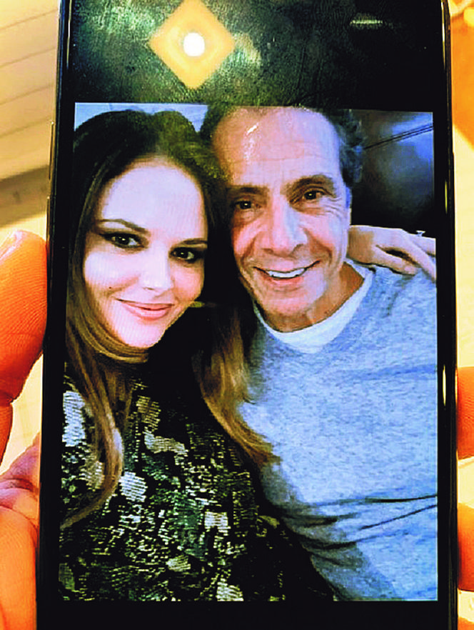 To był rok wirusa i skandali