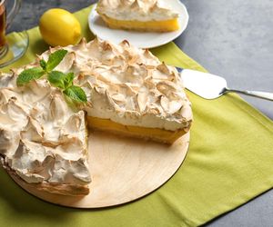 Ten wyśmienity sernik z bezową pianką robię od lat. Nikt nie może mu się oprzeć